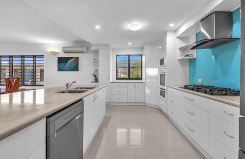 Cannonvale Apartment | Whitsunday Escape - Beachfront with Swimming Pool