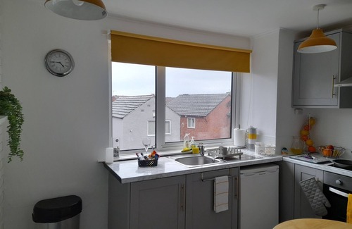 North Bitchburn Apartment | Whole Apartment With Balcony, Breakfast & Parking