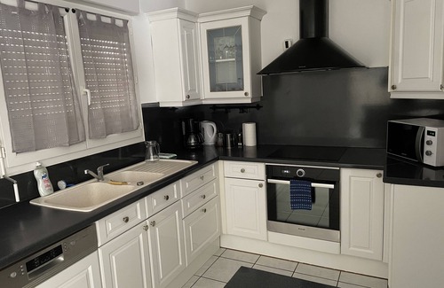 Anneyron House | Whole house 8 pl 4 bd near Peaugres zoo with swimming pool