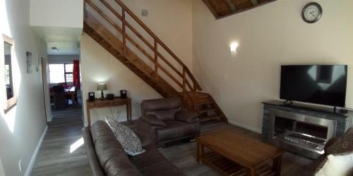 Saint Francis Bay House | Whole House! Sleeps 6 with Solar Power and Pool