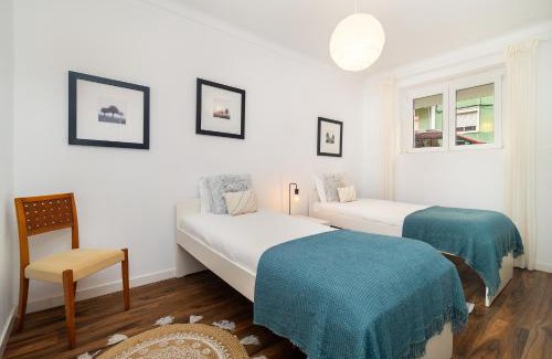 Carvoeira Apartment | WHome Cozy Stay Steps away from the Train Station