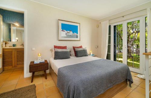 Falca House | WHome Lisbon Guesthouse with Shared Garden & Pool