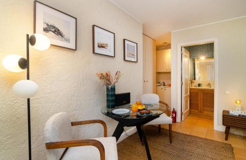 Falca House | WHome Lisbon Guesthouse with Shared Garden & Pool