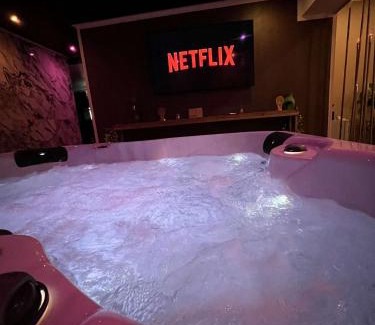 Arles Apartment | Why Not Jacuzzi