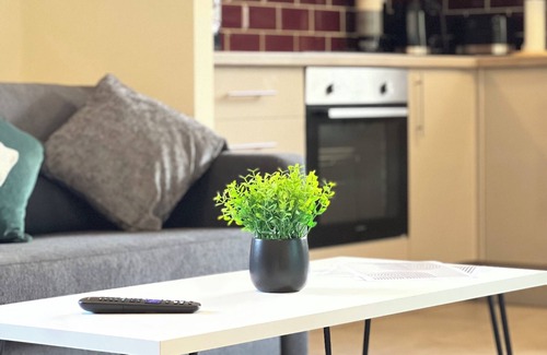 Oldbury Apartment | Wi-Fi, 2 bathroom, 2 bedroom, sleeps up to 8