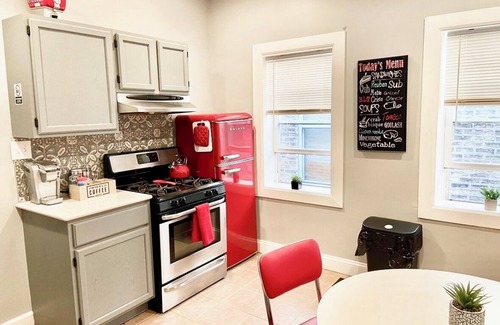 Noble Square Apartment | Wicker Park 2Bdrm 10 min to Downtown-SaltShed Weekend Special 149.00 Oct 3-5