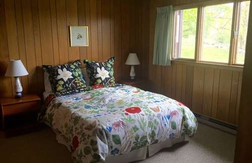 Rockingham Ski Chalet | Wide Open Mountain and Valley Views, Beautiful Sunsets, Scenic Southern Vermont