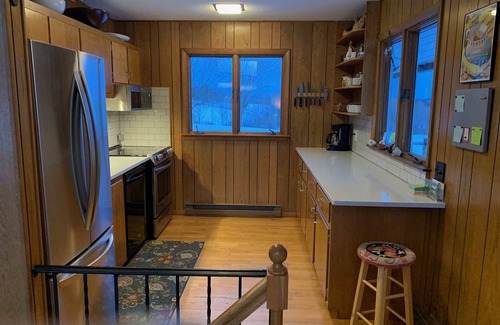 Rockingham Ski Chalet | Wide Open Mountain and Valley Views, Beautiful Sunsets, Scenic Southern Vermont