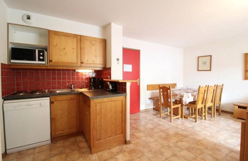Val Cenis Apartment | Wifi, 10m from ski slopes, 2nd floor, balcony, parking, tv, ski locker, 55m², Val Cenis