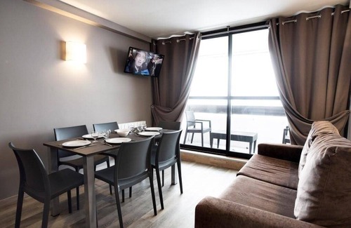 Les Menuires Apartment | Wifi, ski-in/ski-out & foot of the slopes, view resort/ski slopes, swimming pool, balcony, tv
