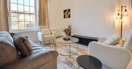 Wigan Apartment | Wigan - Apartment - Sleeps 3 - Parking - Stadium