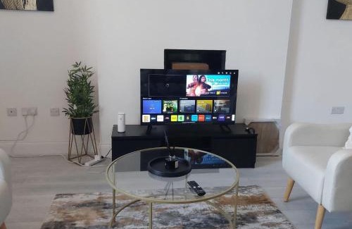 Wigan Apartment | Wigan - Apartment - Sleeps 3 - Parking - Stadium