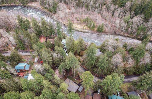 Mount Hood Village House | Wild Cascadia Retreat