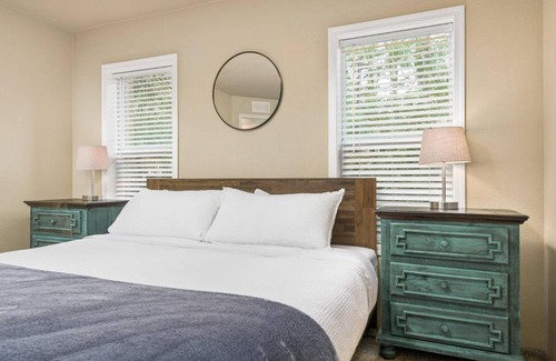Mount Hood Village House | Wild Cascadia Retreat