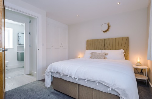 Mollington Cottage | Wild Drive Chester | Stunning converted cottage on 197 acre woodland