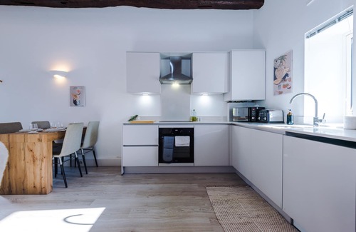Mollington Cottage | Wild Drive Chester | Stunning converted cottage on 197 acre woodland