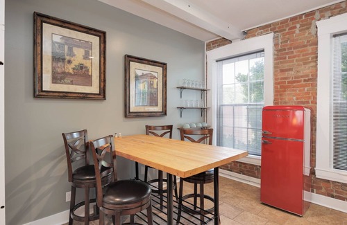 Weston Apartment | Wild Feline Retreat