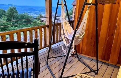 Stanardsville House | Wild & Free Lodge Rm. 202