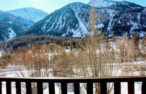 Nevache Apartment | Wild fruit. Hamlet of Lower Town in Nevache.
