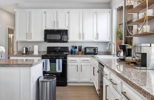 MacDonald Ranch House | ❤️ Wild Grass - Chic 5 BR Vegas Home with Pool