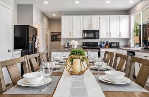 MacDonald Ranch House | ❤️ Wild Grass - Chic 5 BR Vegas Home with Pool