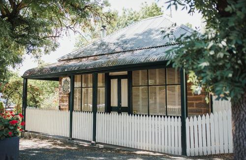 Upper Wakefield Bed & Breakfast | Wild Olive Cottage Clare Valley