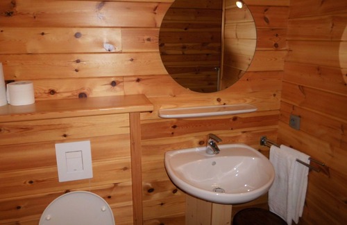 Cherain Bed & Breakfast | Wild West old time b&b in the Ardennes, room for 2 guests, ensuite bathroom
