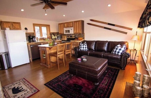 Lake Placid Cottage | Wildflower Cottage for a Special Vacation STR 200283