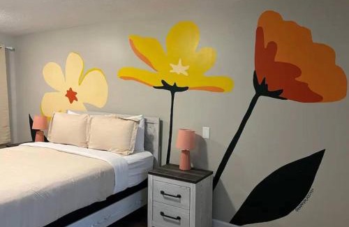 Townsend Hotel | Wildflower Room At The Trailblazer Unit 9