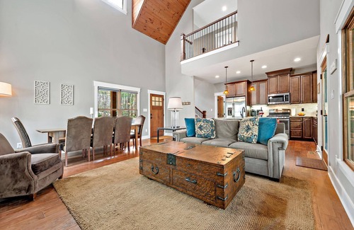 Nebo House | Wildside Retreat | Lakeside Luxury with Gas Grill, Screened Porch & Fire Pit!