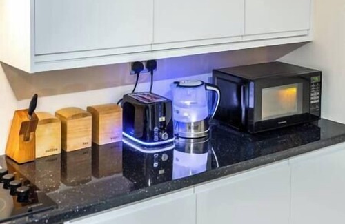 Custom House House | Wilkinson's Home, Great for Contractors, Free parking, Near London Excel
