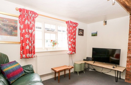 Metfield House | WILLIAM COTTAGE, pet friendly, character holiday cottage in Metfield