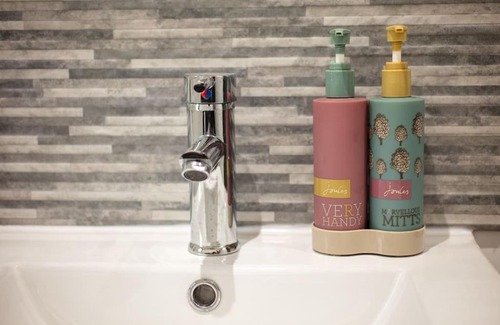 Weston-super-Mare Apartment | Willow Barn, new family-friendly barn conversion.