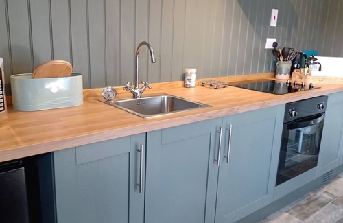 Hay-on-Wye Cottage | Willow Cottage - sleeps 2 guests in 1 bedroom