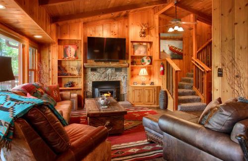 Bass Lake House | Willow Cove Lodge- 5 bedrooms with a hot tub