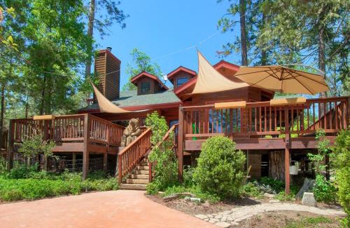 Bass Lake House | Willow Cove Lodge- 5 bedrooms with a hot tub