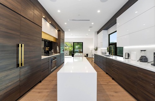 Laurel Canyon Villa | Willow Glen 2 - Warm Contemporary Estate with Open Floor Plan + Pool & Spa