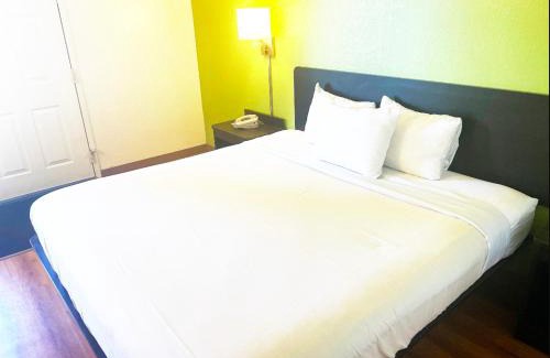 Willoughby Hotel | Willow Lodge Willoughby Cleveland