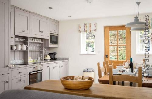 Snowshill Village House | Willow Vale