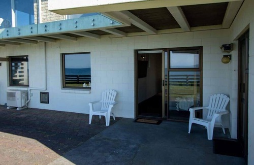Bell Block Apartment | Wills On The Water - beachfront apartment
