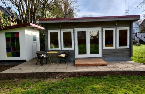 Birstein House | Wind in den Weiden, Übernachten am Bachlauf