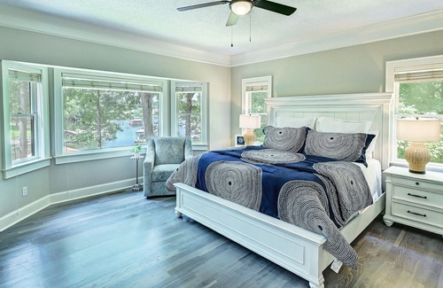 Troutman House | Winding Down | Sleeps 20 | 7 bed/5.5 ba | New pool | Golf Simulator| Pickle Ball Court |