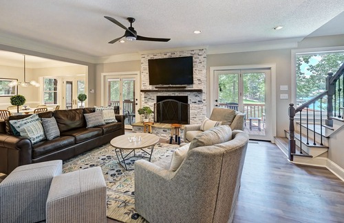Troutman House | Winding Down | Sleeps 20 | 7 bed/5.5 ba | New pool | Golf Simulator| Pickle Ball Court |