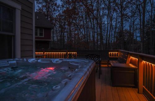 Silver Ridge House | Winding Down Slope Side
