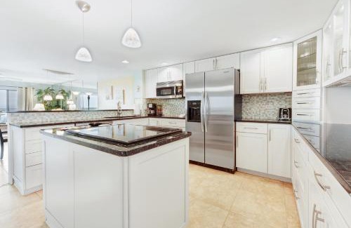 Crescent Beach Apartment | Windjammer 105