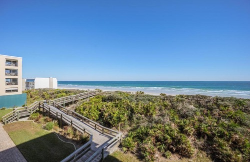 Crescent Beach Apartment | Windjammer 206