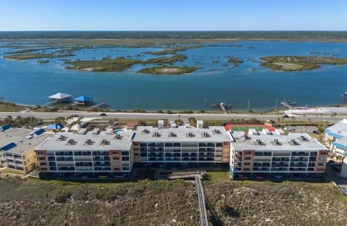 Crescent Beach Apartment | Windjammer 206