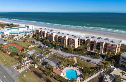 Crescent Beach Apartment | Windjammer 206