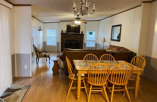 Ashley Oaks House | Windrock Mountain View | Direct Trail Access