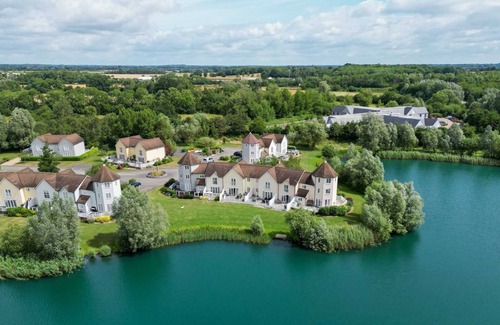 South Cerney House | Windrush Lake 89, Lodge View (P)